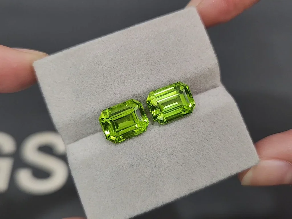 Pair of peridots yellow green octagon cut 8.96 carats, Pakistan  Image №4