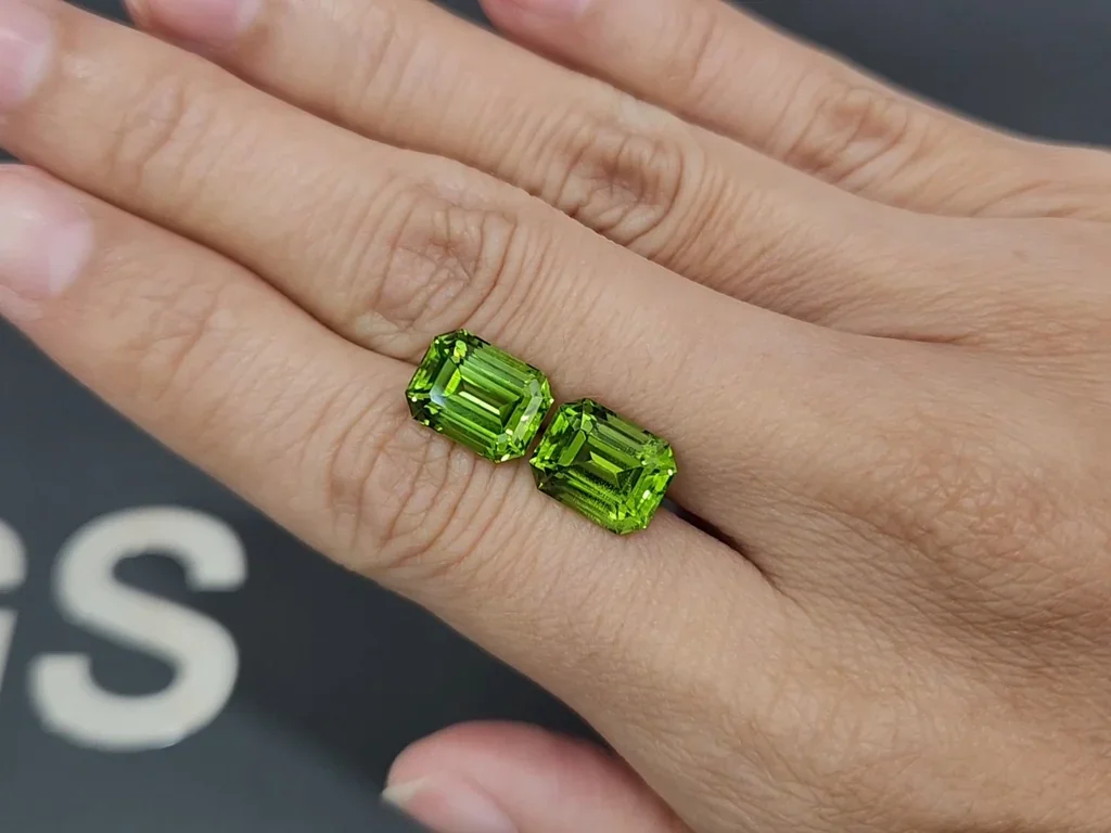 Pair of peridots yellow green octagon cut 8.96 carats, Pakistan  Image №2