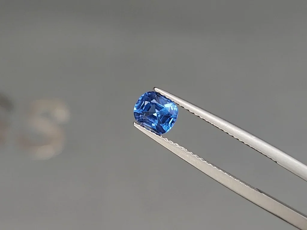 Cobalt spinel cushion cut 1.00 carats, Tanzania Image №3