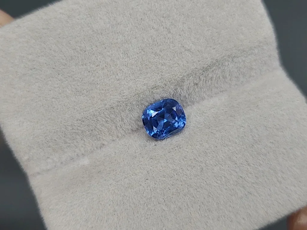 Cobalt spinel cushion cut 1.00 carats, Tanzania Image №4