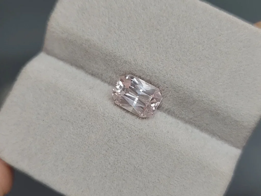 White sapphire radiant cut 2.06 carats, Sri Lanka Image №4