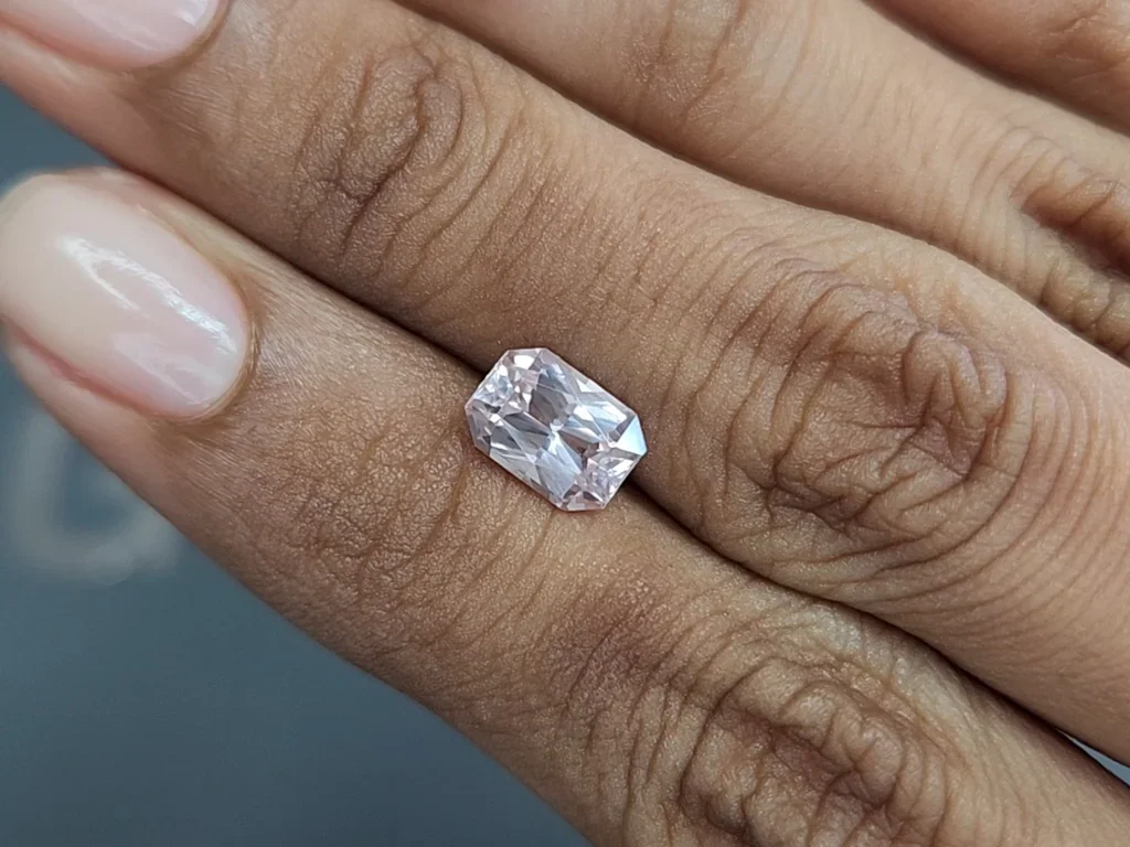 White sapphire radiant cut 2.06 carats, Sri Lanka Image №2