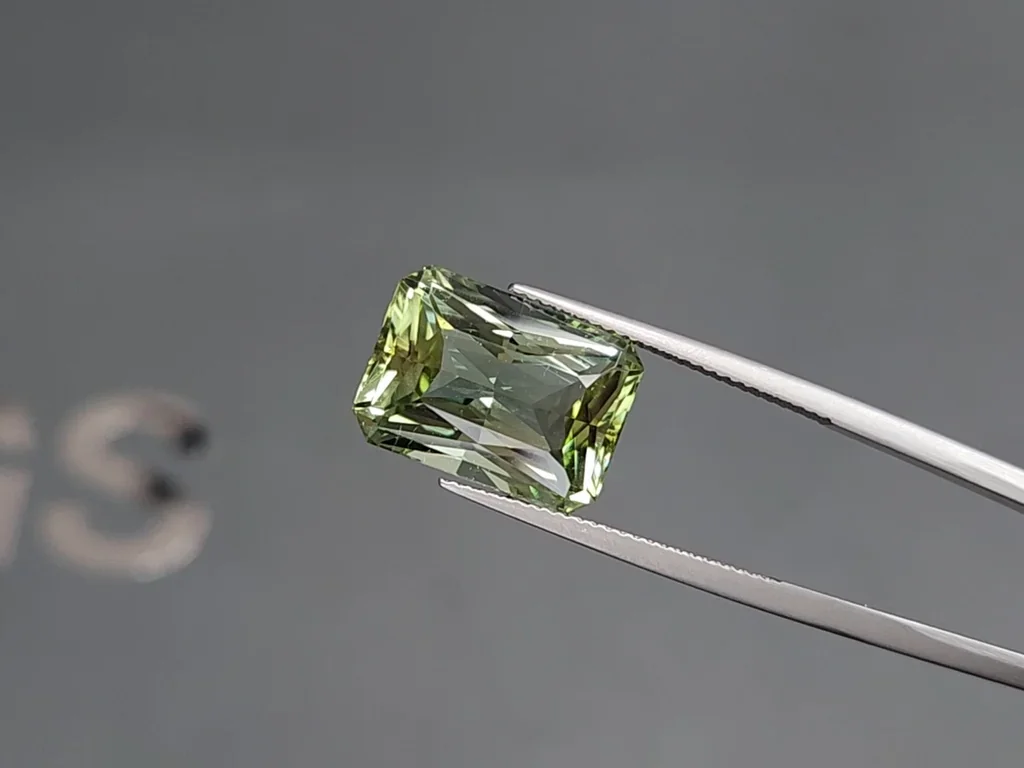 Green tourmaline radiant cut 11.15 carats, Africa Image №3