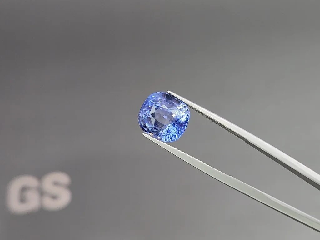 Unheated Intense Blue sapphire in cushion cut 8.05 carats, Sri Lanka Image №3