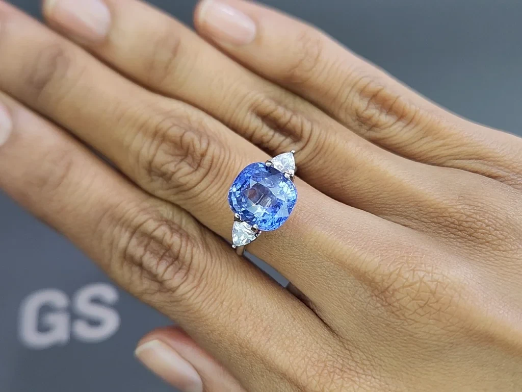 Unheated Intense Blue sapphire in cushion cut 8.05 carats, Sri Lanka Image №5