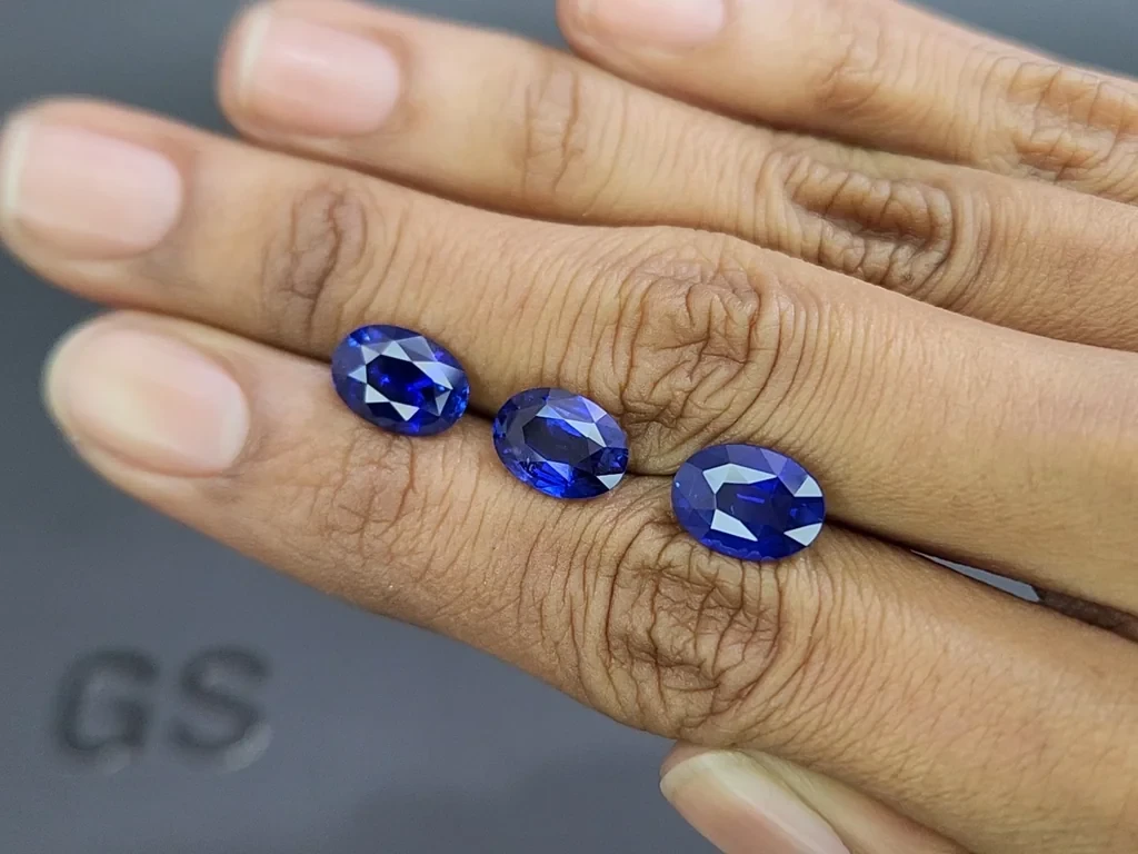 Set of Royal Blue sapphires in oval cut 10.56 carats, Sri Lanka Image №2