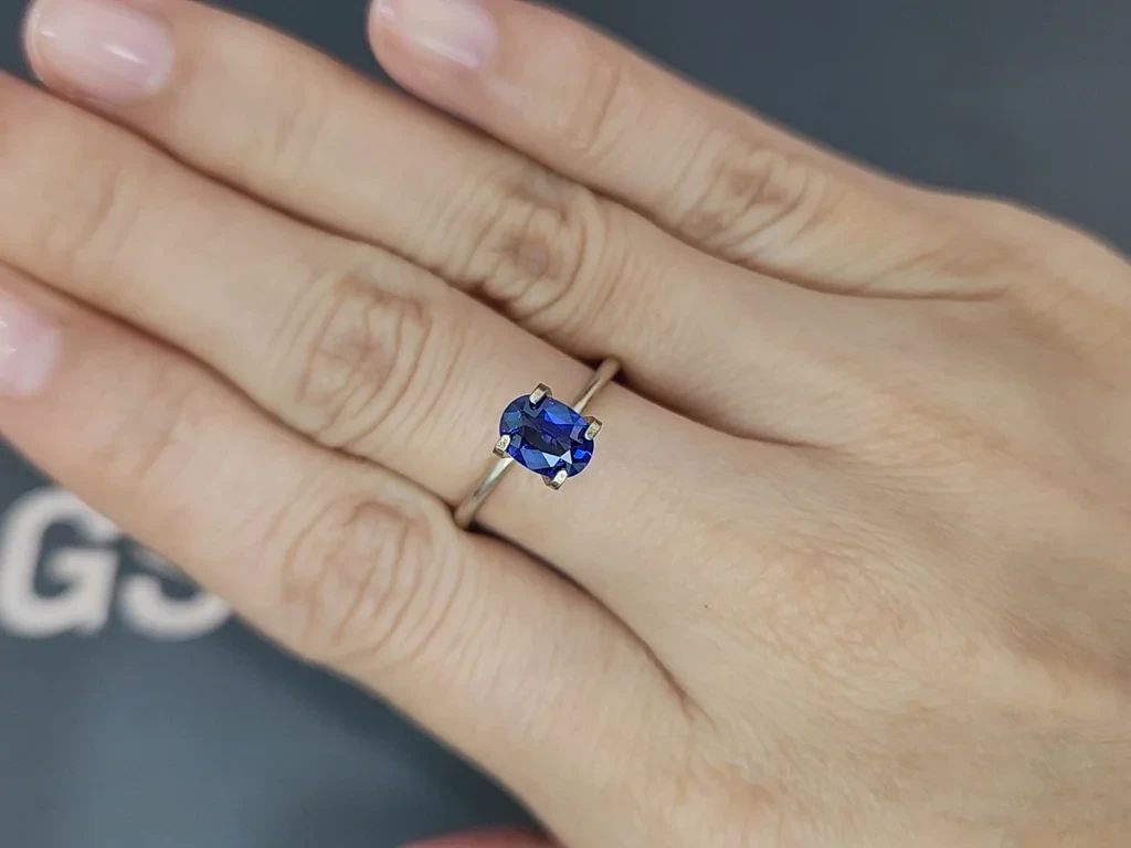 Sapphire Royal Blue oval cut  1.10 carats, Sri Lanka Image №5