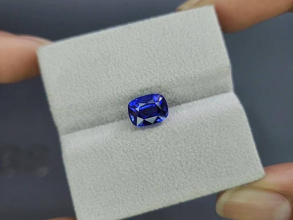 Sapphire Royal Blue cushion cut 3.24 carats, Sri Lanka  Image №4