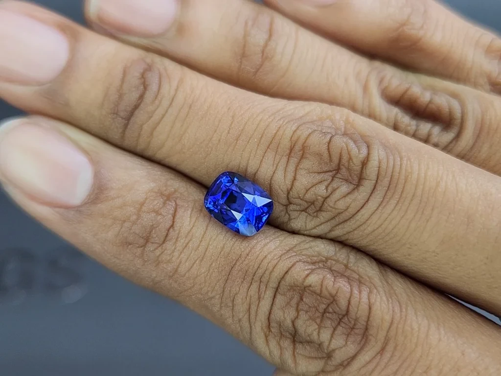 Sapphire Royal Blue cushion cut 3.24 carats, Sri Lanka  Image №2