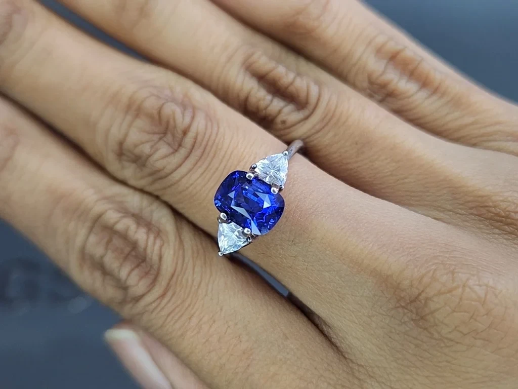 Sapphire Royal Blue cushion cut 3.24 carats, Sri Lanka  Image №5