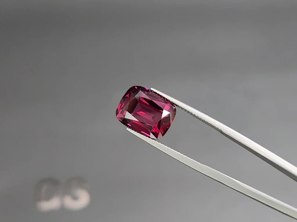 Garnet  rhodolite cushion cut 10.98 carats,  Madagascar Image №3