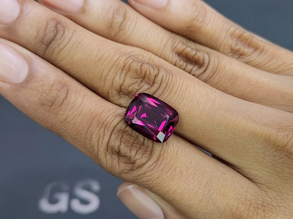 Garnet  rhodolite cushion cut 10.98 carats,  Madagascar Image №2