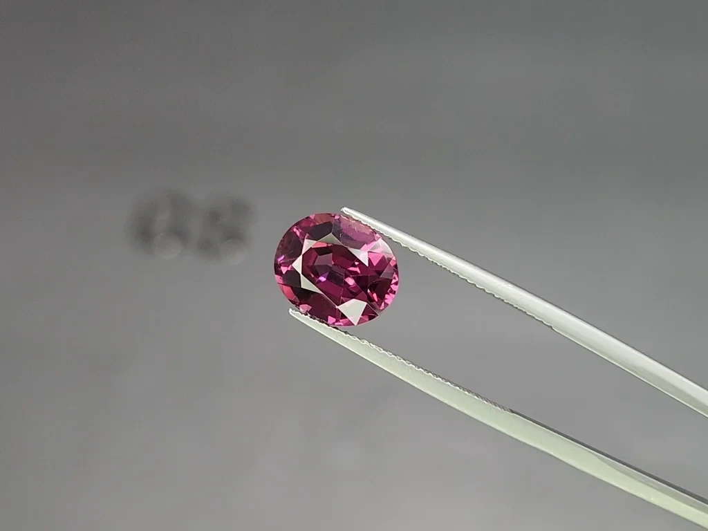 Rhodolite garnet oval cut 5.16 carats, Africa Image №3