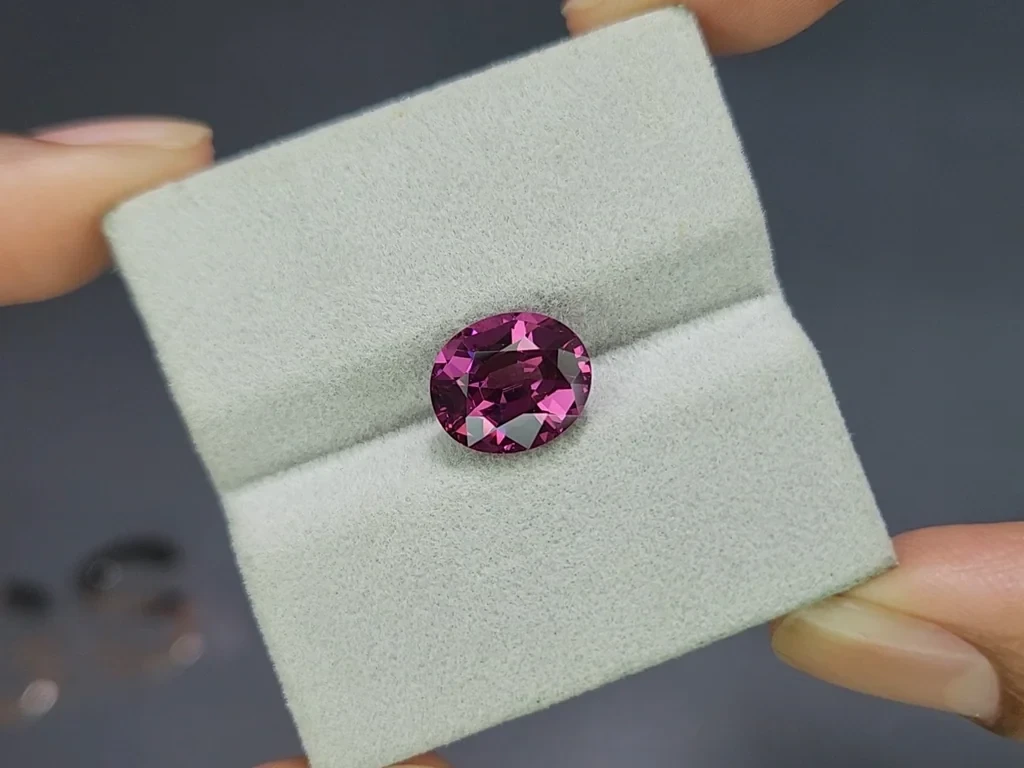 Rhodolite garnet oval cut 5.16 carats, Africa Image №4
