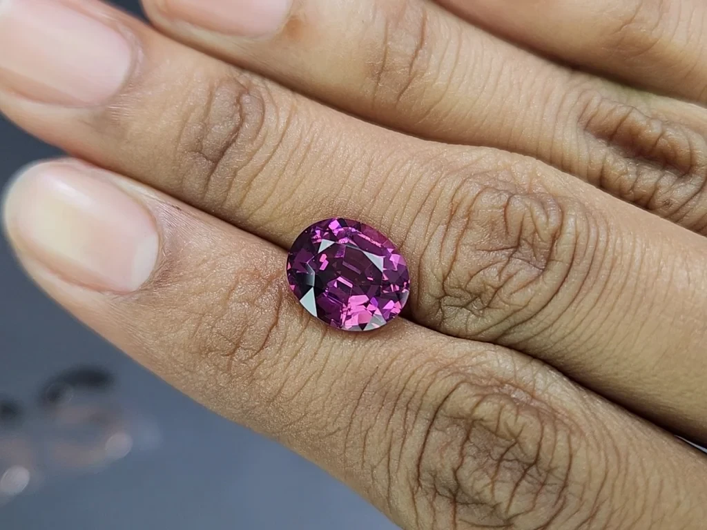 Rhodolite garnet oval cut 5.16 carats, Africa Image №2