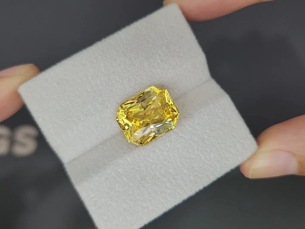 Unheated top Golden color sapphire in radiant cut 10.20 carats, Sri Lanka Image №4
