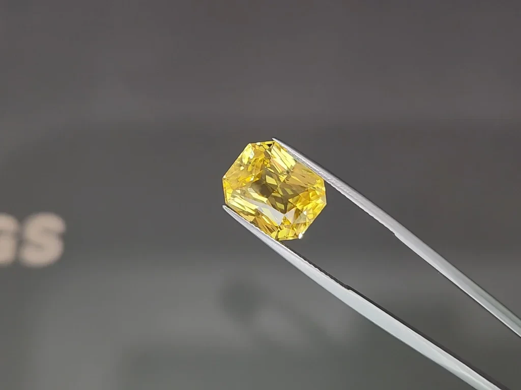 Unheated top Golden color sapphire in radiant cut 10.20 carats, Sri Lanka Image №5