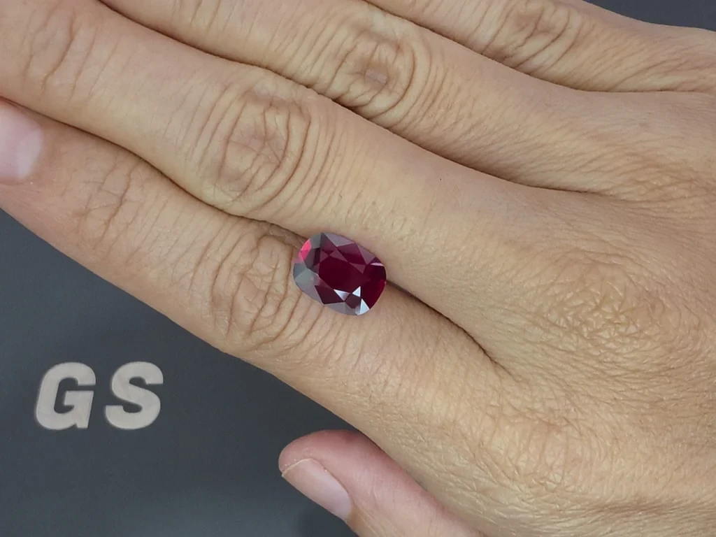 Unheated ruby Pigeon's blood cushion cut 3.03 carats , Mozambique Image №2