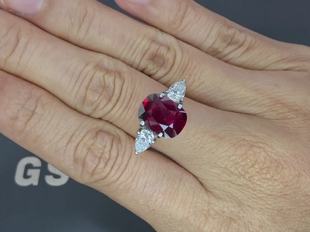 Unheated ruby Pigeon's blood cushion cut 3.03 carats , Mozambique Image №4
