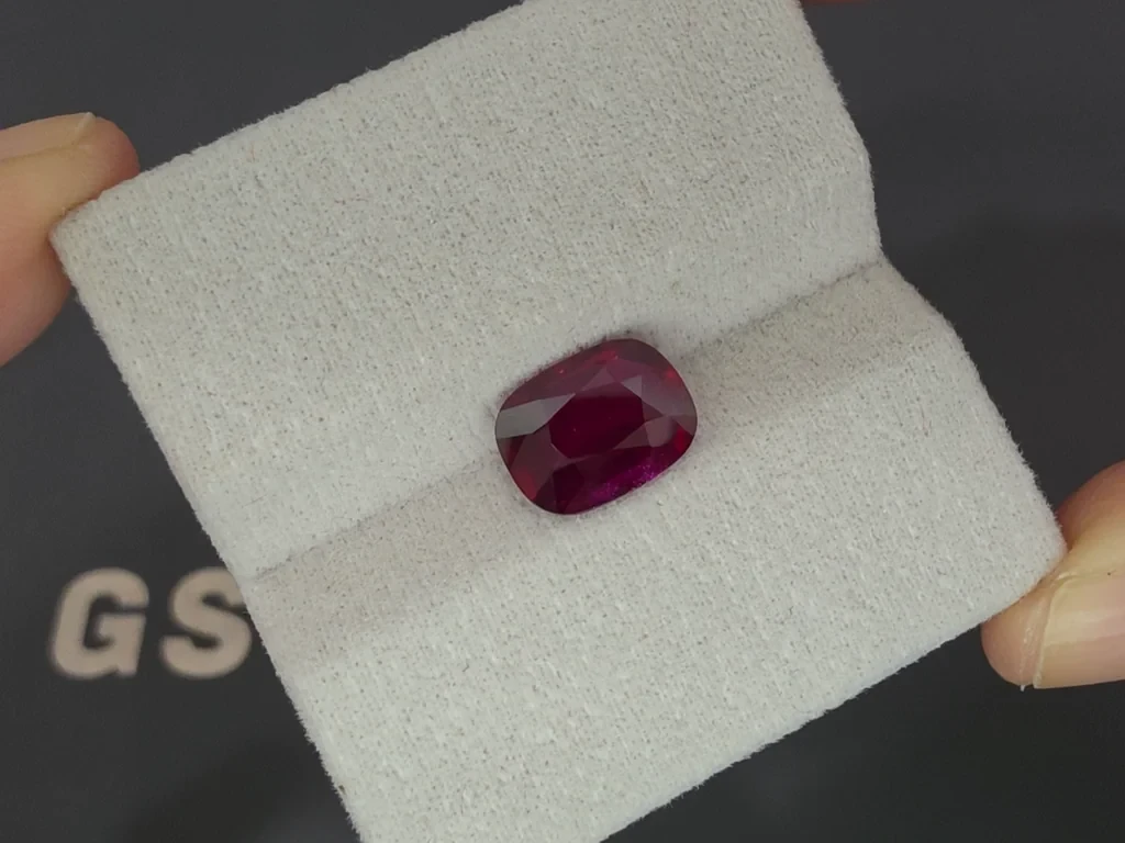 Unheated ruby Pigeon's blood cushion cut 3.03 carats , Mozambique Image №5