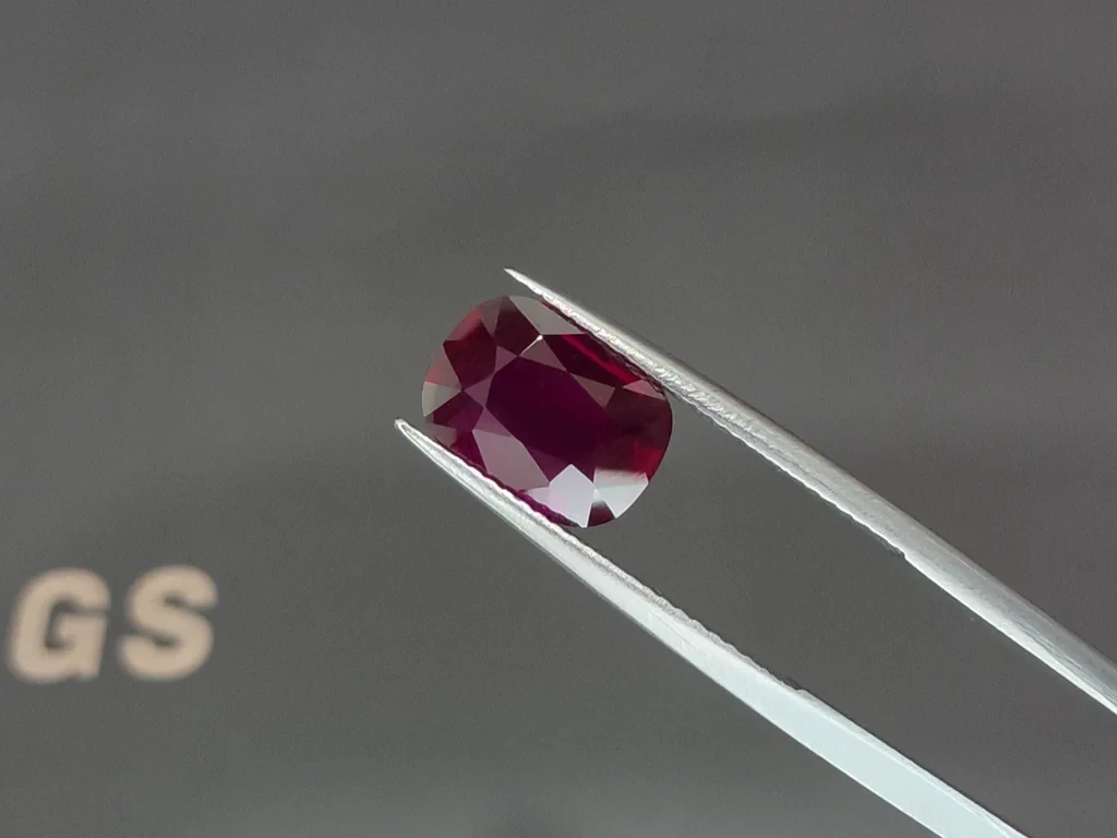 Unheated ruby Pigeon's blood cushion cut 3.03 carats , Mozambique Image №3