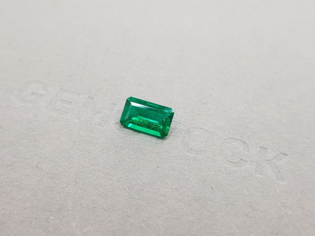 Intense Colombian Muzo Green Emerald 1.18 ct Image №4