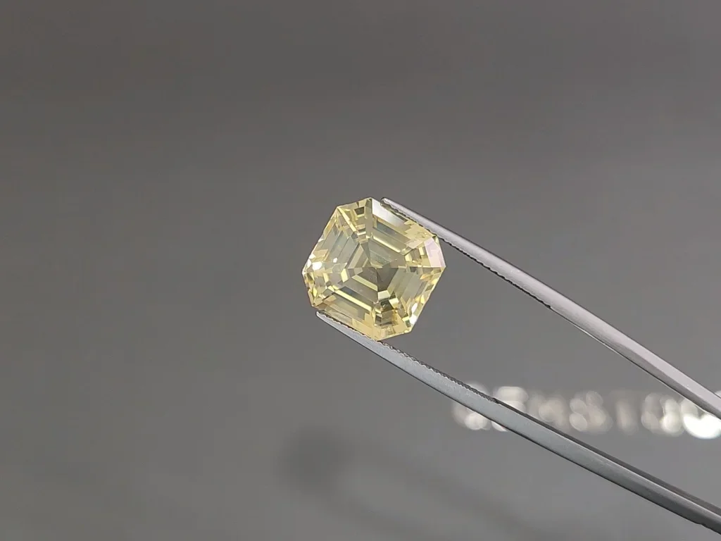 Unrefined pastel yellow octagon cut sapphire 14.00 carats, Sri Lanka Image №3