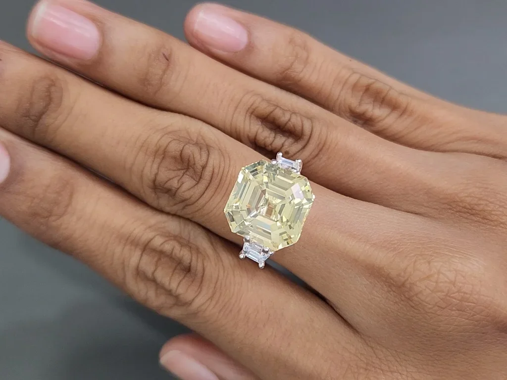 Unrefined pastel yellow octagon cut sapphire 14.00 carats, Sri Lanka Image №5