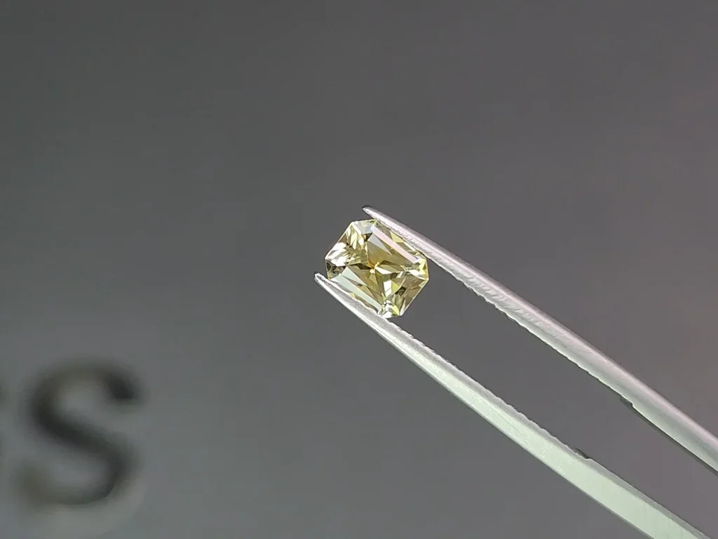 Yellow sapphire radiant cut 0.80 carat, Sri Lanka Image №3