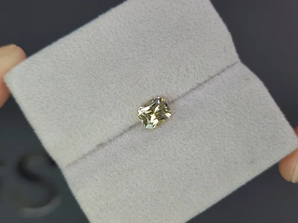 Yellow sapphire radiant cut 0.80 carat, Sri Lanka Image №4