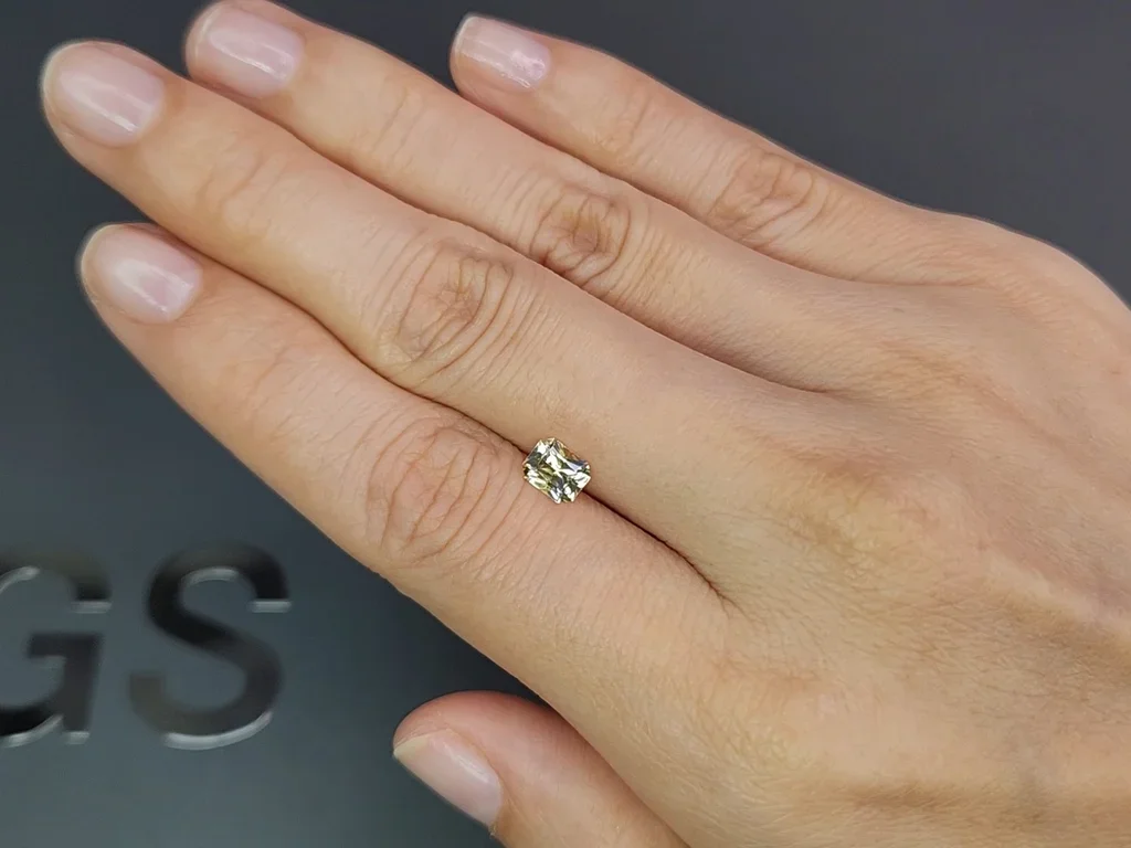 Yellow sapphire radiant cut 0.80 carat, Sri Lanka Image №2