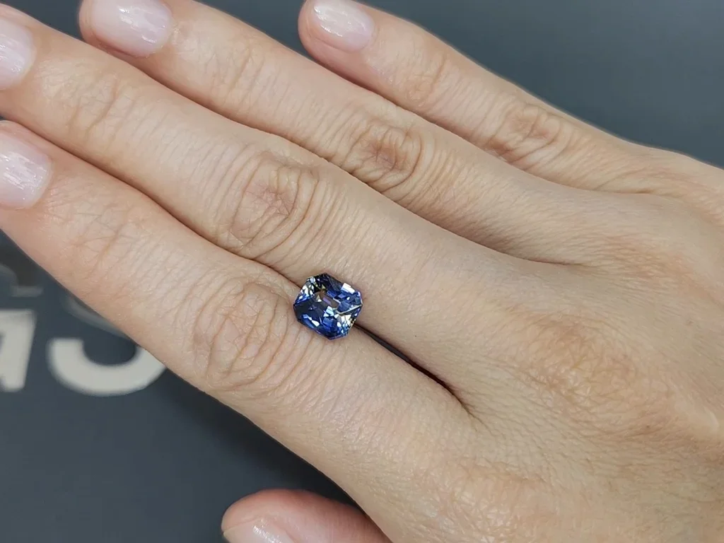 Unheated bi-color yellow-blue sapphire in octagon cut 3.00 carats, Sri Lanka  Image №2