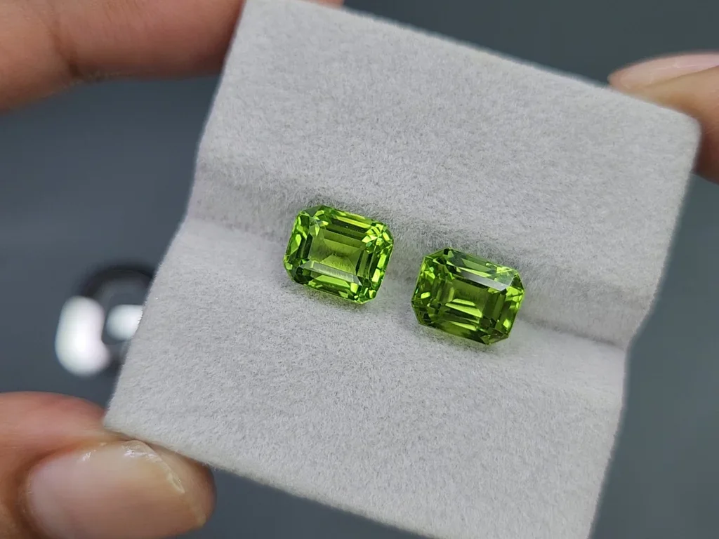 Pair of peridots green yellow octagon cut 6.47carats, Burma Image №4
