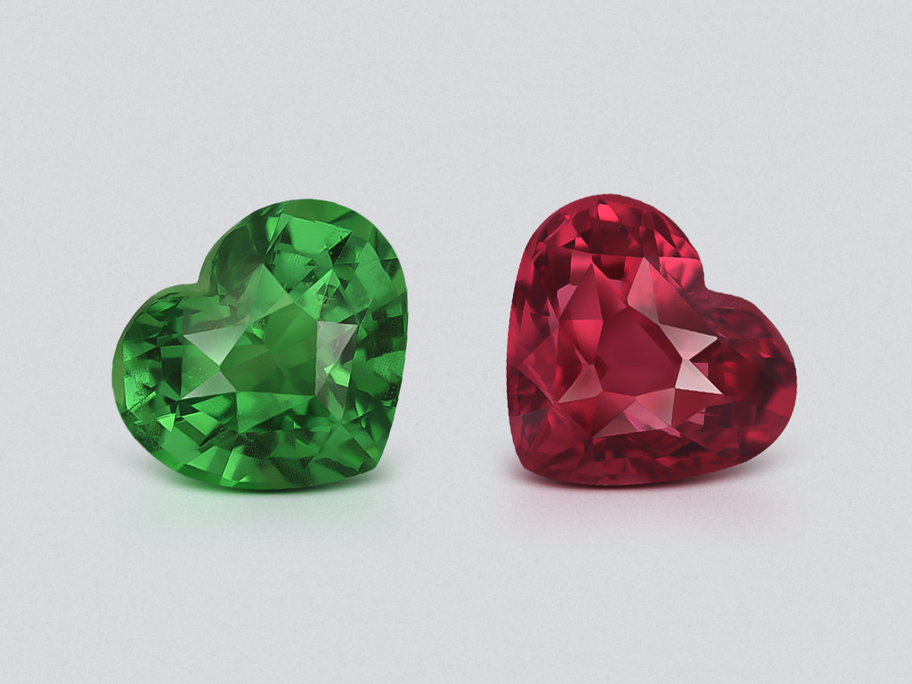 Contrasting pair of tsavorite and spinel in heart shape 3.00 carats, Tanzania Image №1