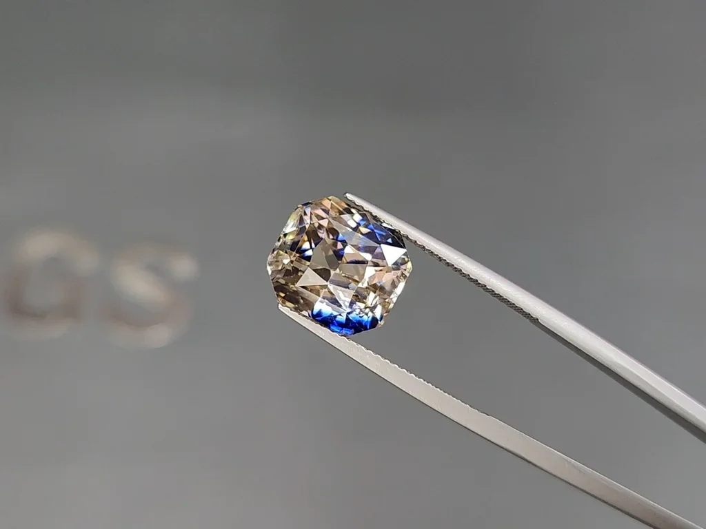 Unheated sapphire Bi-color radiant cut  10.61 carats, Sri Lanka Image №3