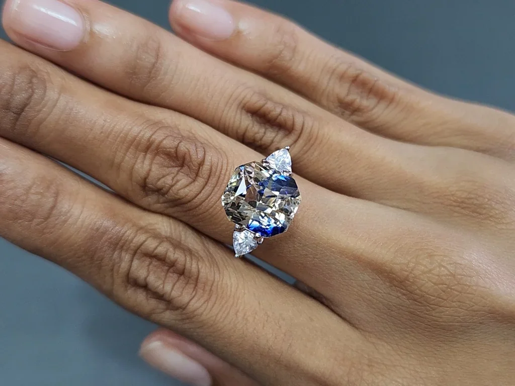 Unheated sapphire Bi-color radiant cut  10.61 carats, Sri Lanka Image №5