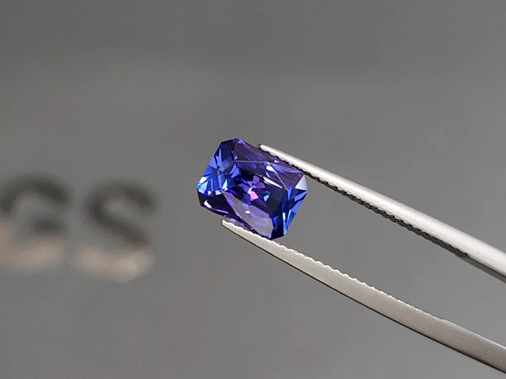 Tanzanite radiant cut 1.95 carats, Tanzania Image №3