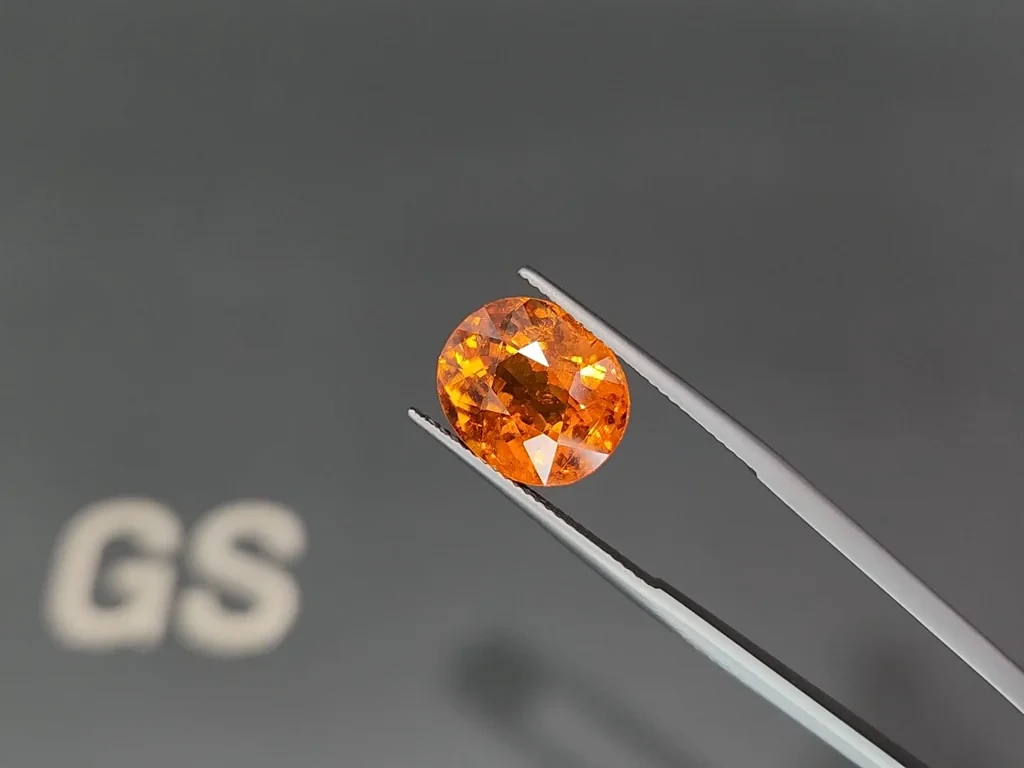 Spessartite garnet  mandarin oval cut 10.12 carats, Africa Image №3
