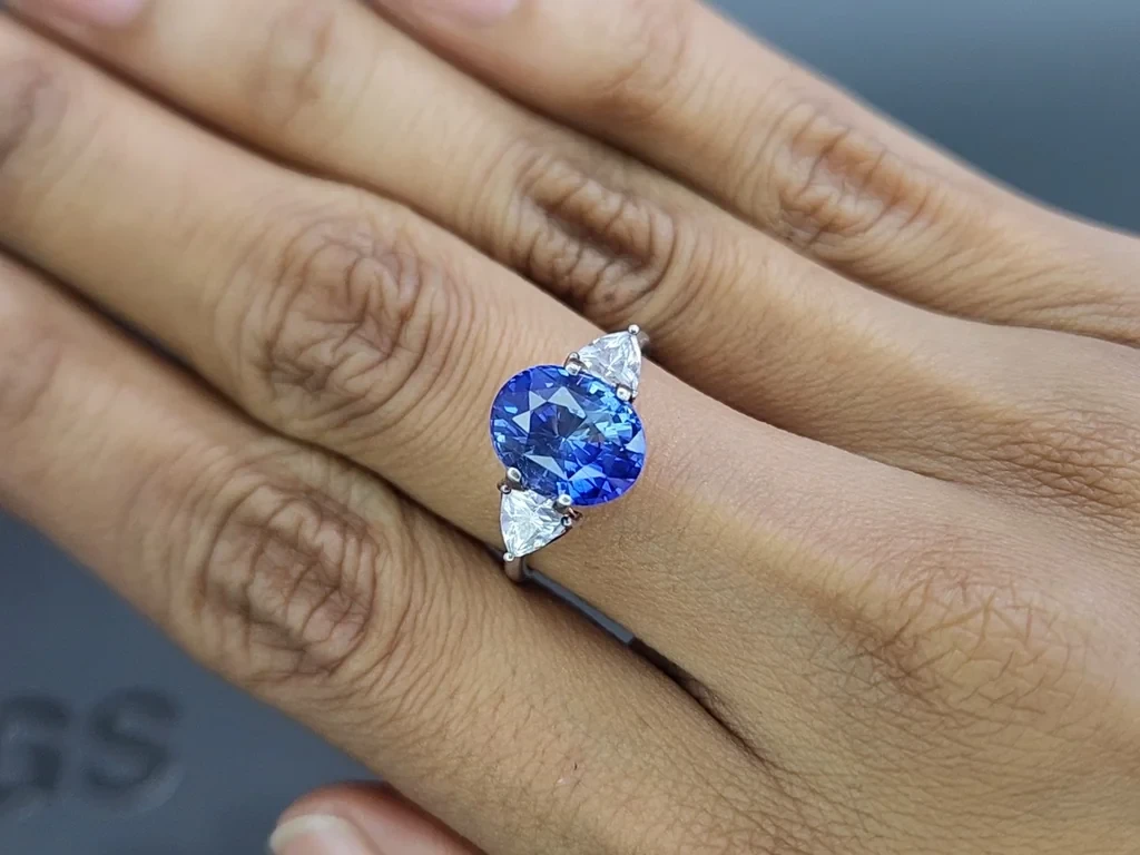 Intense Blue sapphire in oval cut 3.84 carats, Sri Lanka Image №5