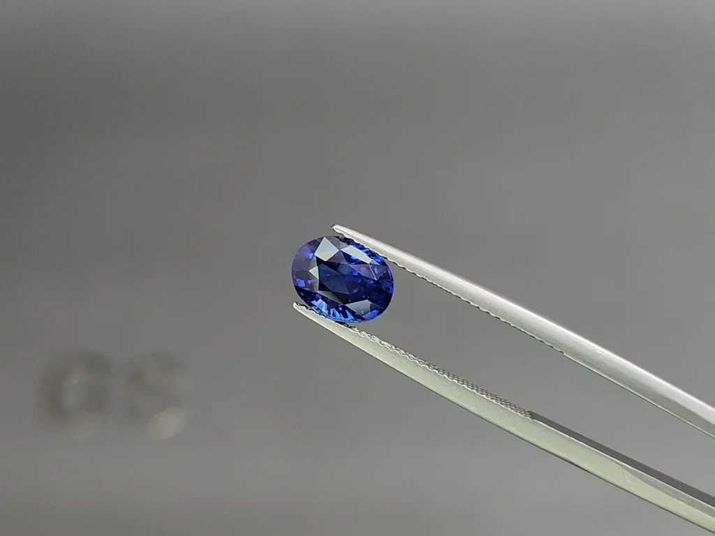 Sapphire Royal Blue oval cut 2.02 carats, Sri Lanka  Image №3