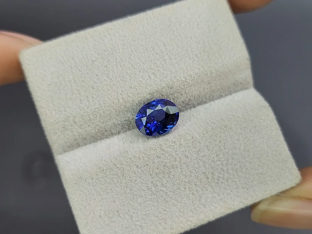 Sapphire Royal Blue oval cut 2.02 carats, Sri Lanka  Image №4