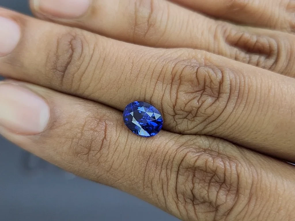 Sapphire Royal Blue oval cut 2.02 carats, Sri Lanka  Image №2
