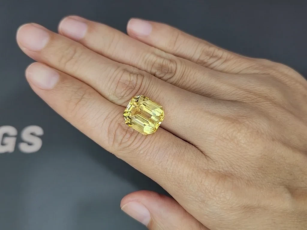 Unheated Golden color sapphire 15.04 carats in octagon cut, Sri Lanka Image №2