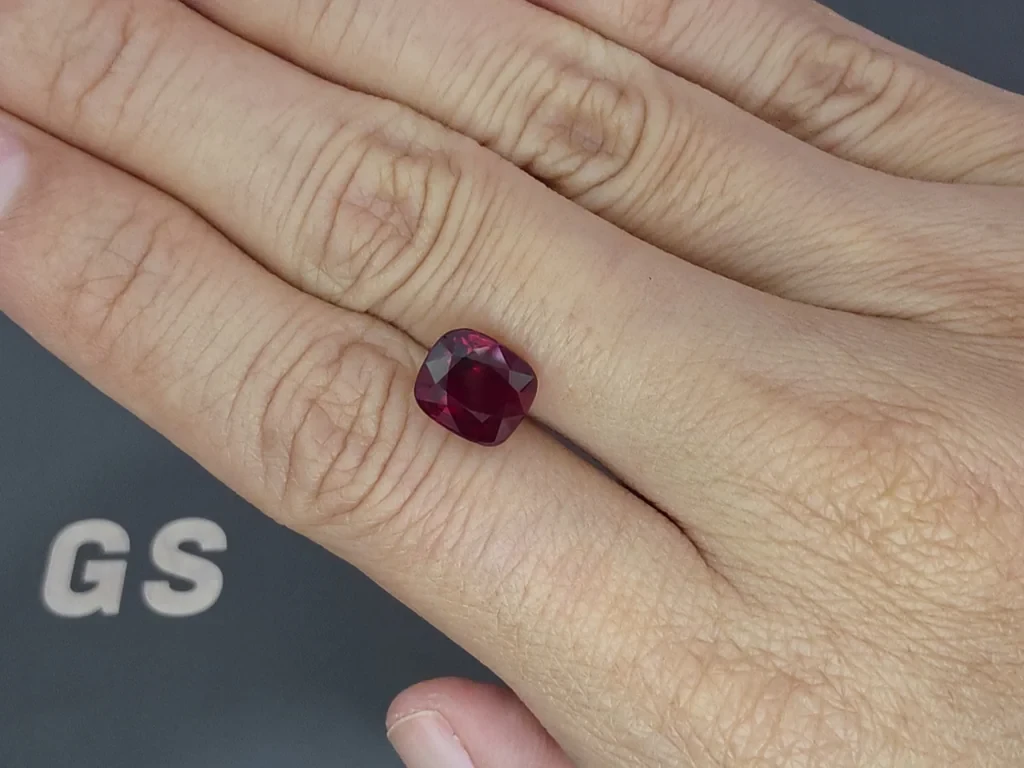 Unheated ruby Pigeon’s blood cushion cut 4.01 carats, Mozambique Image №2