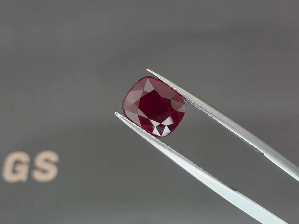 Unheated ruby Pigeon’s blood cushion cut 4.01 carats, Mozambique Image №3