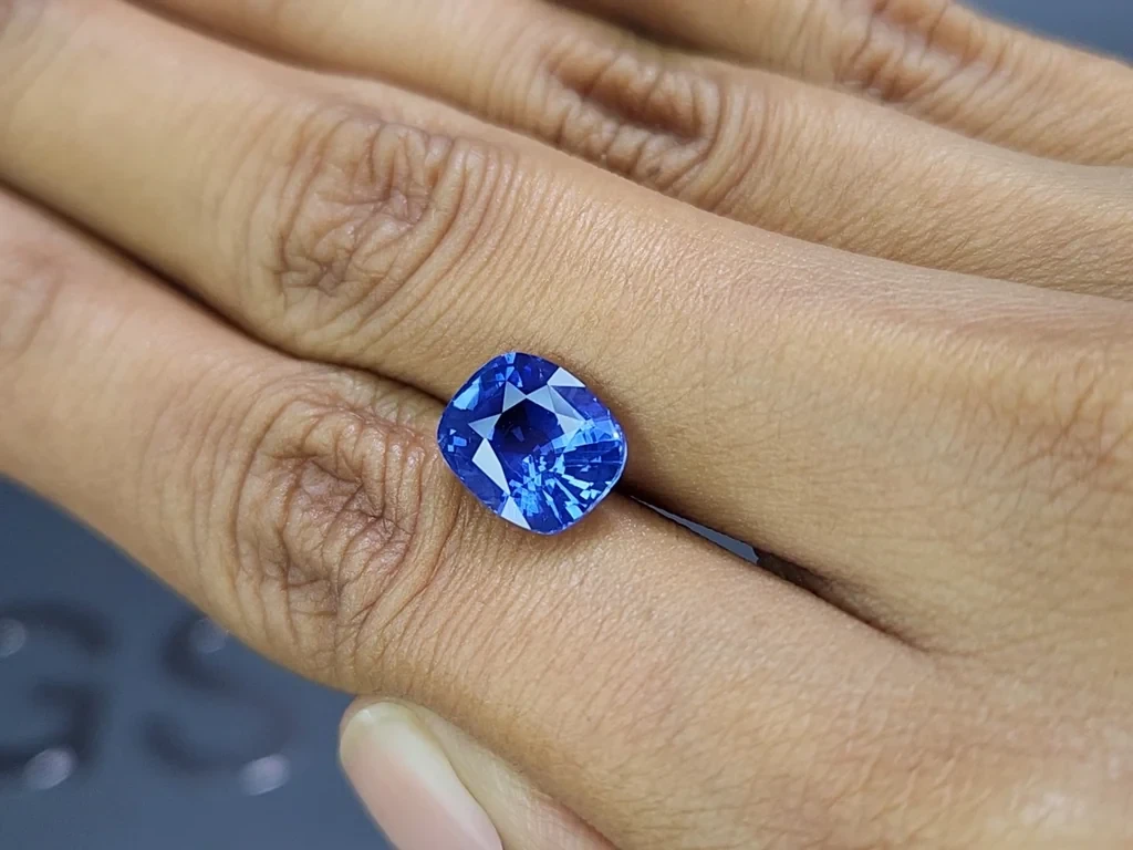 Unheated Cornflower Blue sapphire cushion cut 5.02 carats, Sri Lanka Image №2