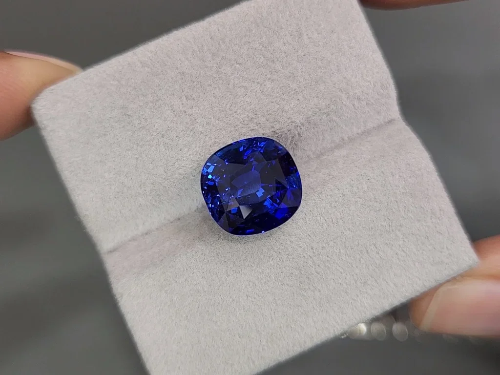 Cushion cut Royal Blue sapphire 9.11 carats, Sri Lanka Image №4