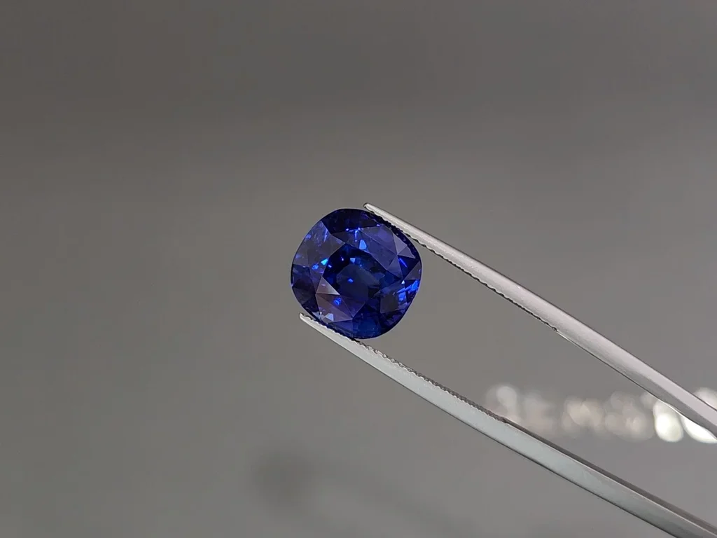 Cushion cut Royal Blue sapphire 9.11 carats, Sri Lanka Image №3