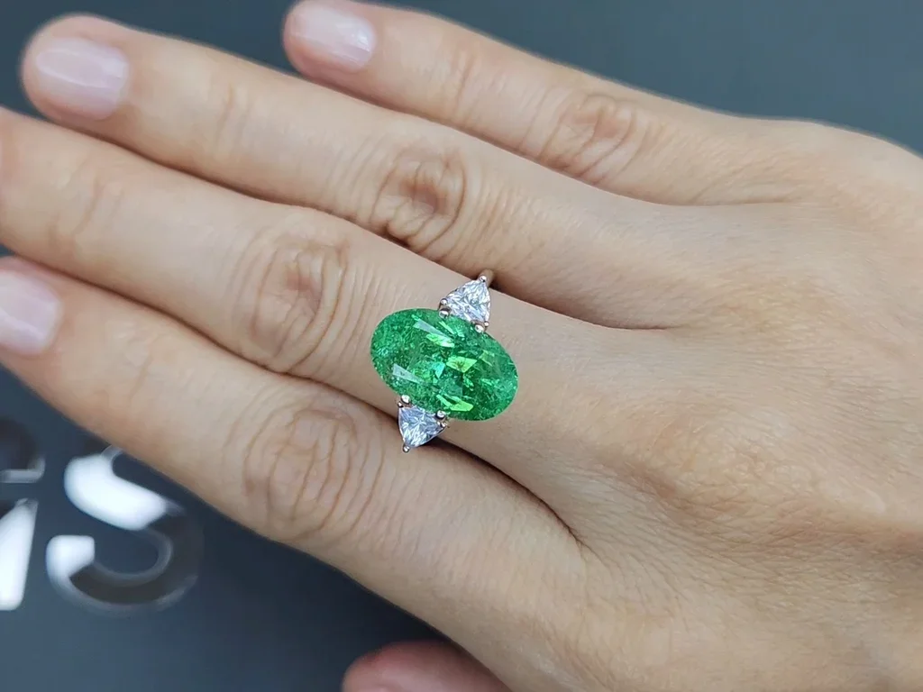 Neon green oval cut Paraiba tourmaline 5.41 carats, Mozambique Image №5
