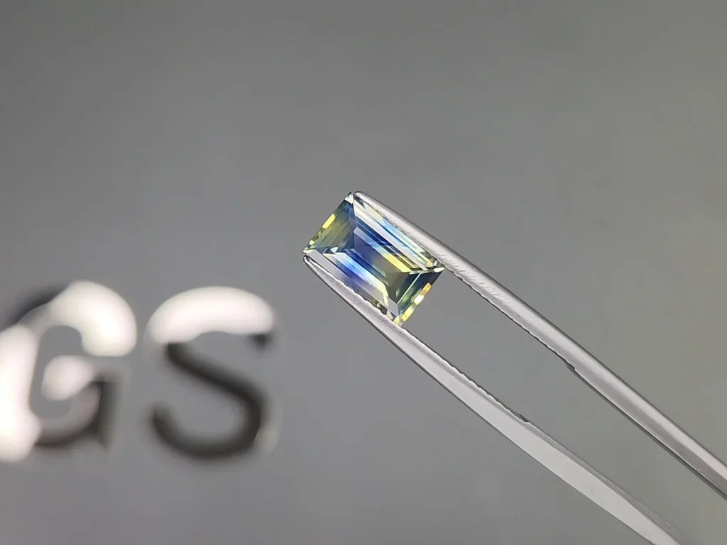 Unheated bi-color sapphire in baguette cut 2.07 carats, Madagascar  Image №3